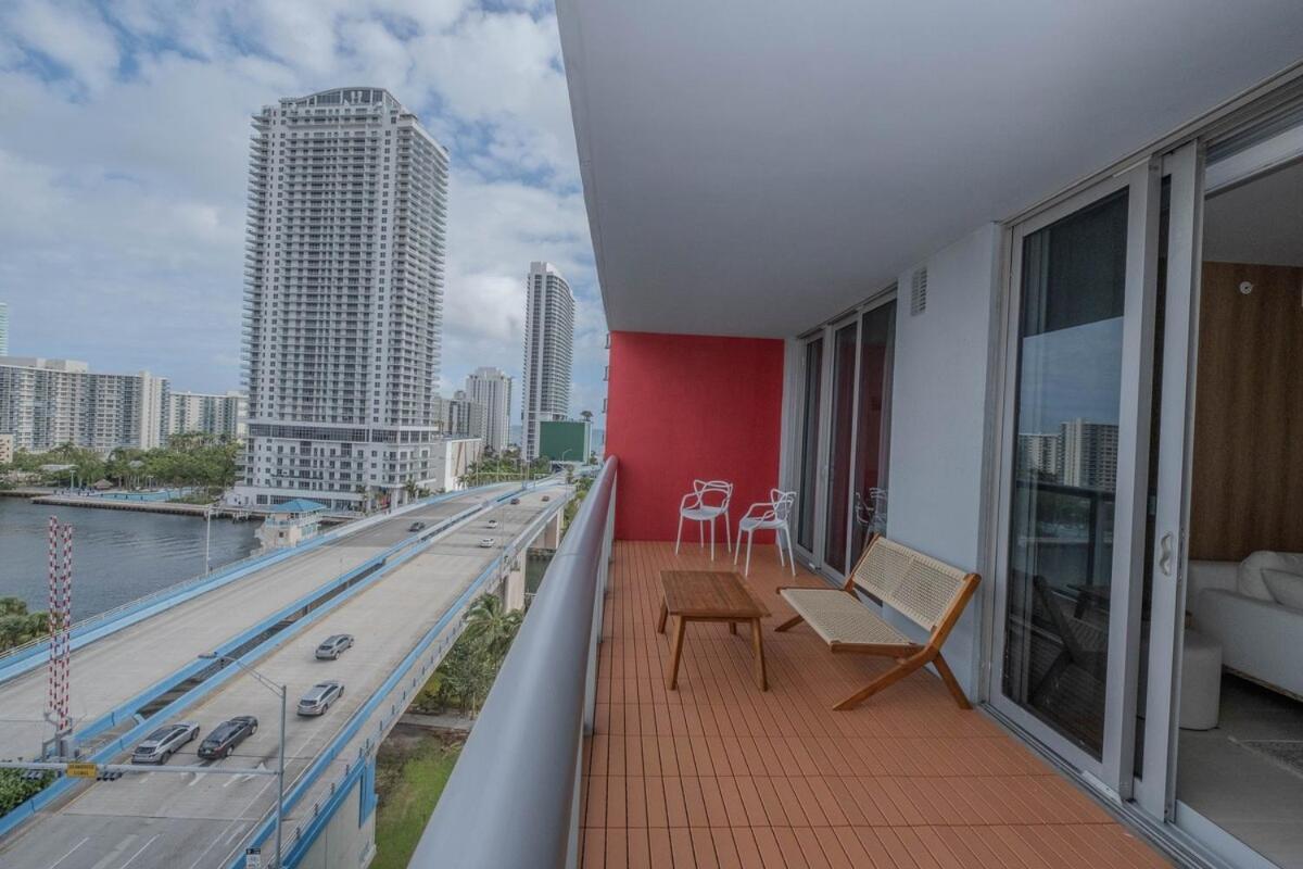 2B 2B Luxury Ocean Views Apt In Hallandale Beach Apartment Екстериор снимка